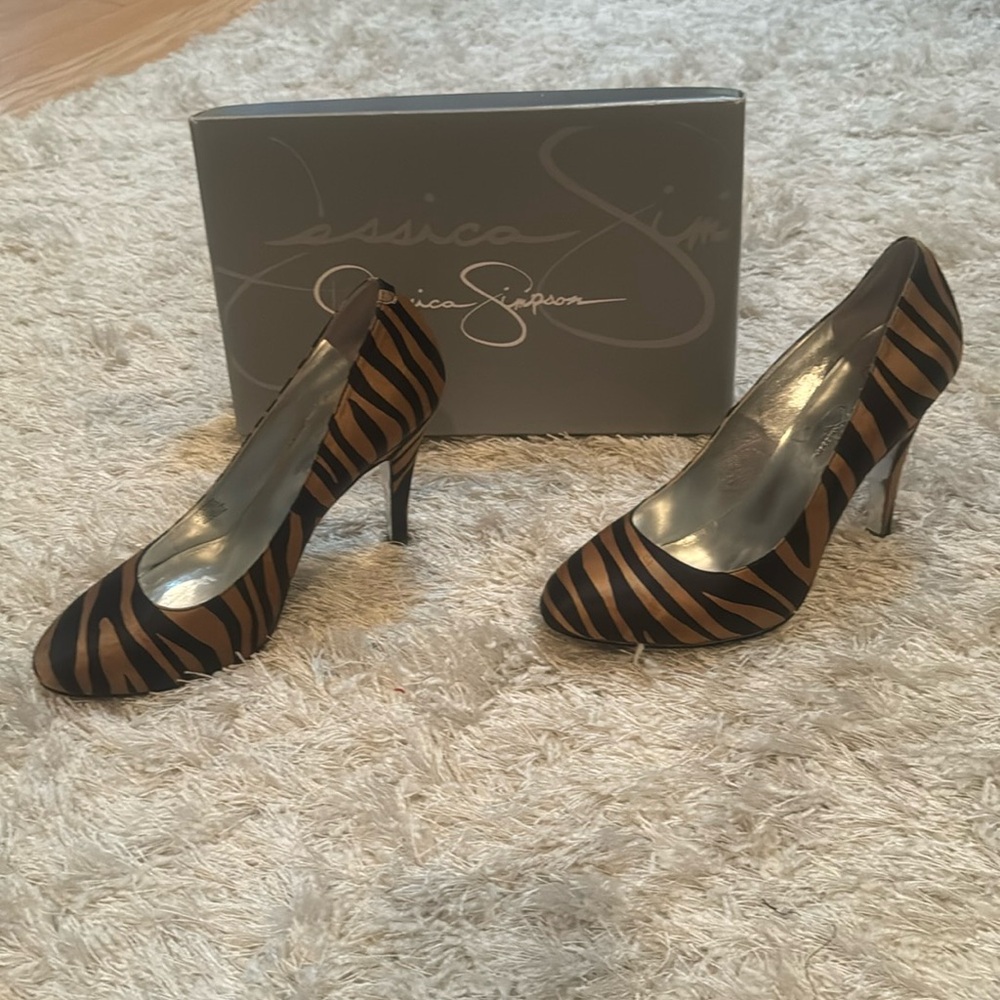 Jessica Simpson Brenda3 stiletto heel with zebra fabric